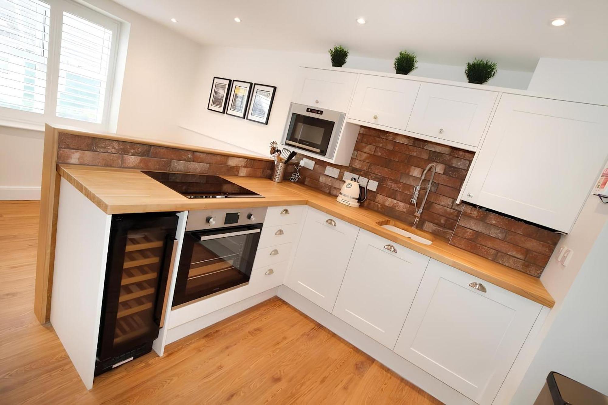 Tucked Away, Beach Access Sleeps 4 The Mumbles Exterior photo